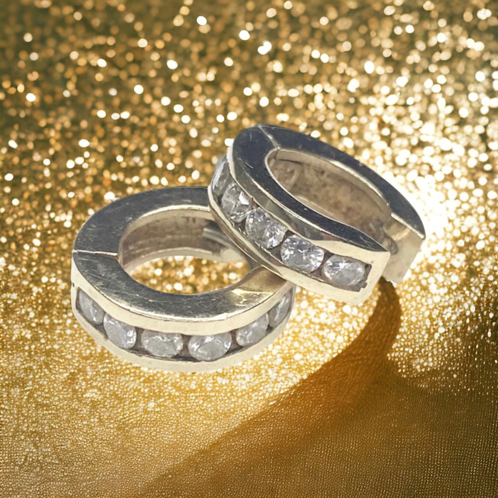 Vintage 90’s: Diamond Huggies Earrings ☼ 12 Channel Set Round Stones ☼ 18K Gold - Picture 4 of 16